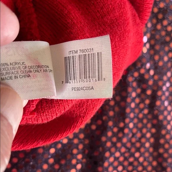 Red Beanie with Snoopy Embroidery Pom Pom - Picture 5 of 5